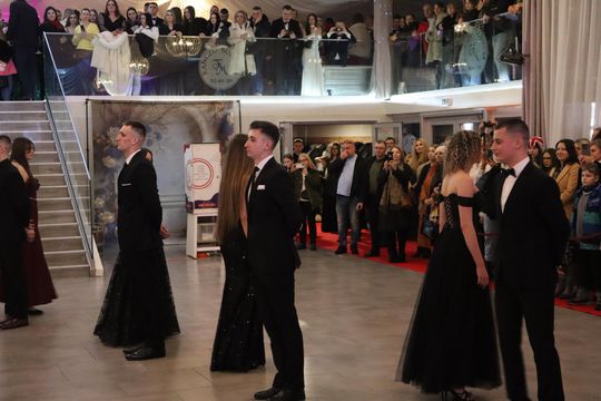 Chełm. Studniówka Zespołu Szkół Ekonomicznych i Mundurowych [GALERIA ZDJĘĆ]