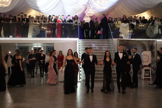 Chełm. Studniówka Zespołu Szkół Ekonomicznych i Mundurowych [GALERIA ZDJĘĆ]