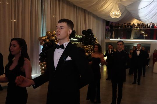 Chełm. Studniówka Zespołu Szkół Ekonomicznych i Mundurowych [GALERIA ZDJĘĆ]