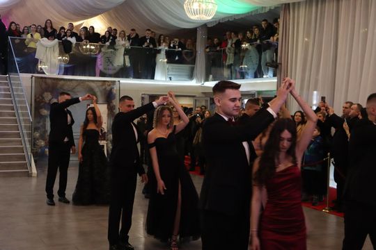 Chełm. Studniówka Zespołu Szkół Ekonomicznych i Mundurowych [GALERIA ZDJĘĆ]