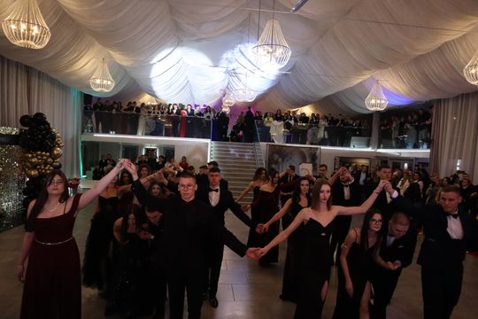 Chełm. Studniówka Zespołu Szkół Ekonomicznych i Mundurowych [GALERIA ZDJĘĆ]