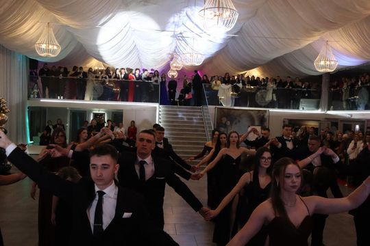 Chełm. Studniówka Zespołu Szkół Ekonomicznych i Mundurowych [GALERIA ZDJĘĆ]