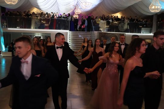 Chełm. Studniówka Zespołu Szkół Ekonomicznych i Mundurowych [GALERIA ZDJĘĆ]