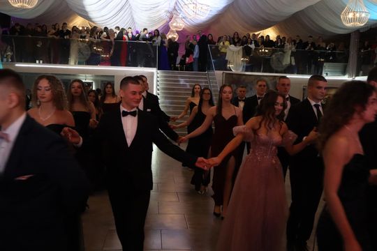 Chełm. Studniówka Zespołu Szkół Ekonomicznych i Mundurowych [GALERIA ZDJĘĆ]