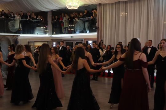 Chełm. Studniówka Zespołu Szkół Ekonomicznych i Mundurowych [GALERIA ZDJĘĆ]