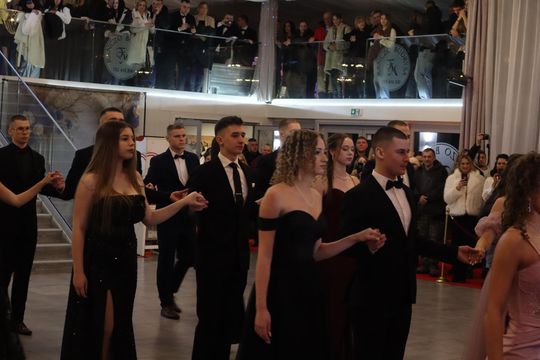 Chełm. Studniówka Zespołu Szkół Ekonomicznych i Mundurowych [GALERIA ZDJĘĆ]