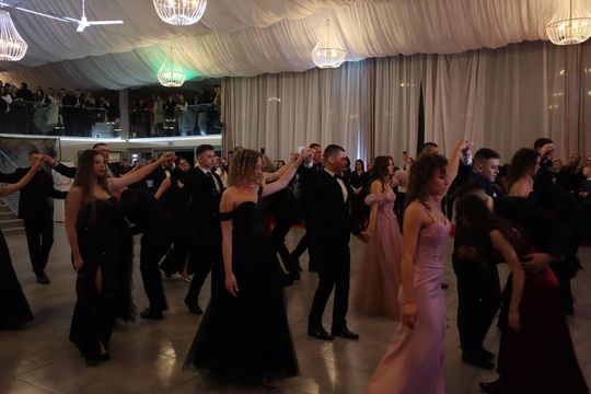 Chełm. Studniówka Zespołu Szkół Ekonomicznych i Mundurowych [GALERIA ZDJĘĆ]