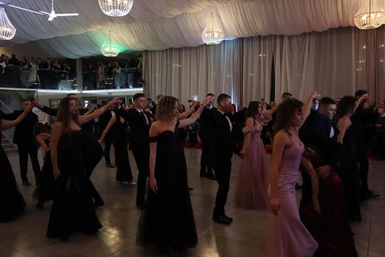 Chełm. Studniówka Zespołu Szkół Ekonomicznych i Mundurowych [GALERIA ZDJĘĆ]