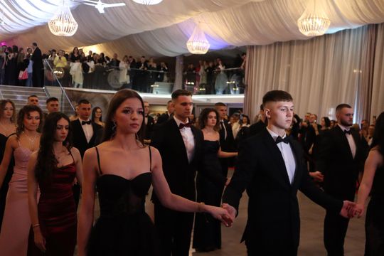 Chełm. Studniówka Zespołu Szkół Ekonomicznych i Mundurowych [GALERIA ZDJĘĆ]