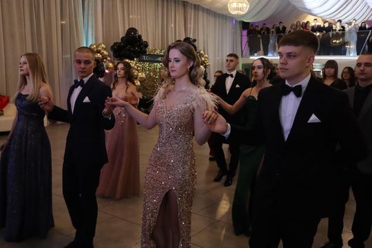 Chełm. Studniówka Zespołu Szkół Ekonomicznych i Mundurowych [GALERIA ZDJĘĆ]