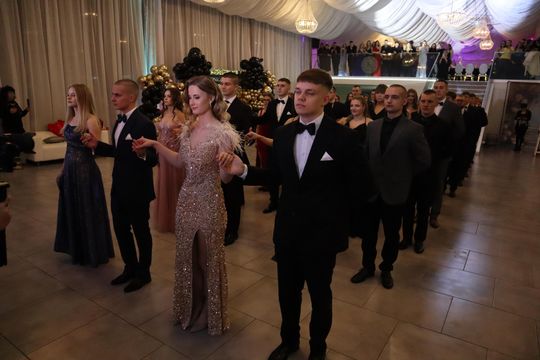 Chełm. Studniówka Zespołu Szkół Ekonomicznych i Mundurowych [GALERIA ZDJĘĆ]