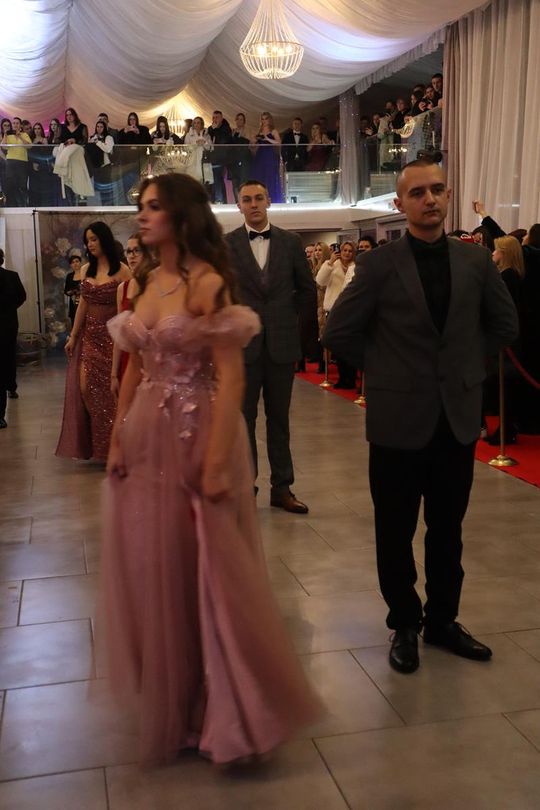 Chełm. Studniówka Zespołu Szkół Ekonomicznych i Mundurowych [GALERIA ZDJĘĆ]