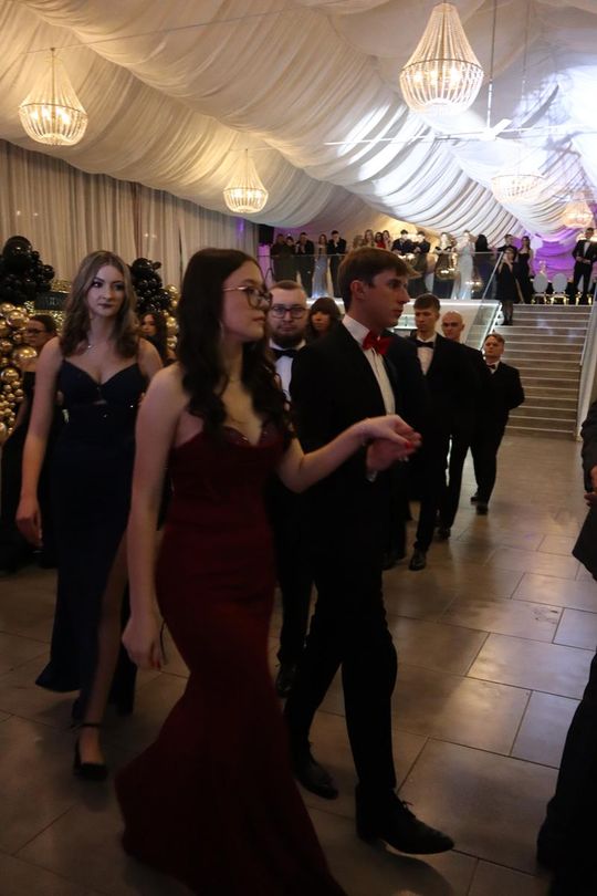 Chełm. Studniówka Zespołu Szkół Ekonomicznych i Mundurowych [GALERIA ZDJĘĆ]