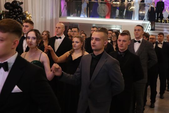 Chełm. Studniówka Zespołu Szkół Ekonomicznych i Mundurowych [GALERIA ZDJĘĆ]