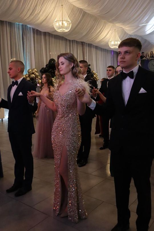 Chełm. Studniówka Zespołu Szkół Ekonomicznych i Mundurowych [GALERIA ZDJĘĆ]