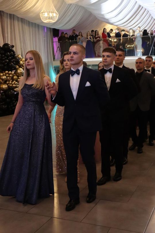 Chełm. Studniówka Zespołu Szkół Ekonomicznych i Mundurowych [GALERIA ZDJĘĆ]