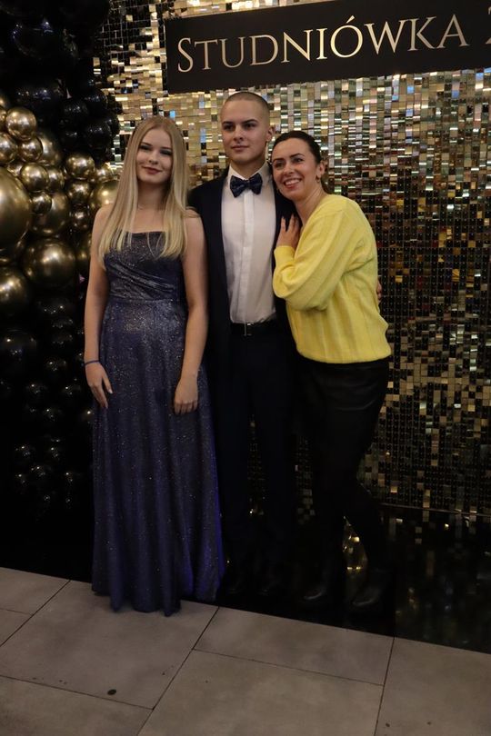 Chełm. Studniówka Zespołu Szkół Ekonomicznych i Mundurowych [GALERIA ZDJĘĆ]