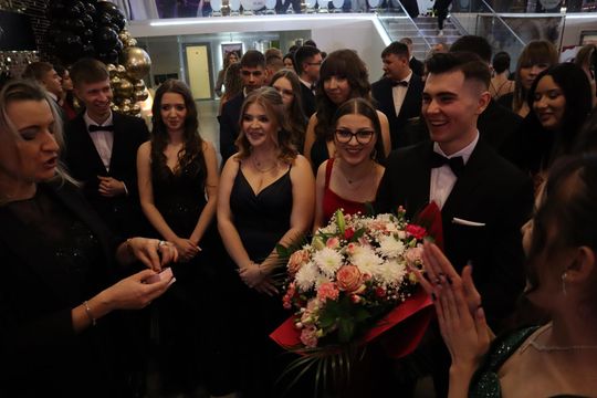 Chełm. Studniówka Zespołu Szkół Ekonomicznych i Mundurowych [GALERIA ZDJĘĆ]