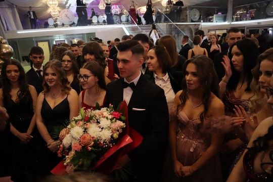 Chełm. Studniówka Zespołu Szkół Ekonomicznych i Mundurowych [GALERIA ZDJĘĆ]