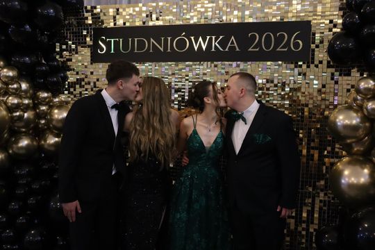 Chełm. Studniówka Zespołu Szkół Ekonomicznych i Mundurowych [GALERIA ZDJĘĆ]