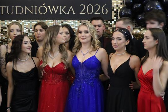 Chełm. Studniówka Zespołu Szkół Ekonomicznych i Mundurowych [GALERIA ZDJĘĆ]