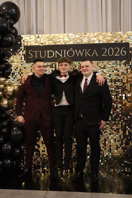 Chełm. Studniówka Zespołu Szkół Ekonomicznych i Mundurowych [GALERIA ZDJĘĆ]