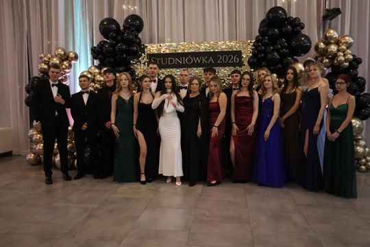 Chełm. Studniówka Zespołu Szkół Ekonomicznych i Mundurowych [GALERIA ZDJĘĆ]