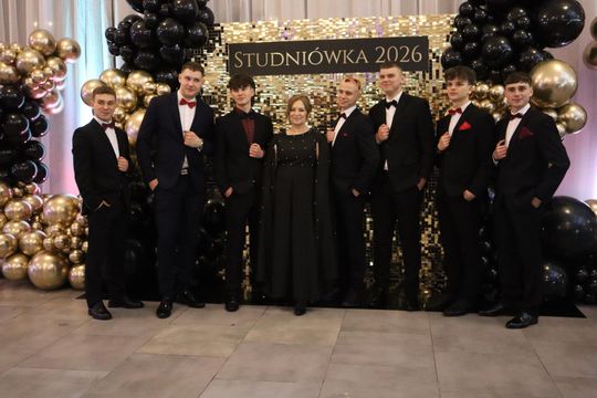 Chełm. Studniówka Zespołu Szkół Ekonomicznych i Mundurowych [GALERIA ZDJĘĆ]