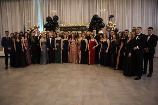 Chełm. Studniówka Zespołu Szkół Ekonomicznych i Mundurowych [GALERIA ZDJĘĆ]