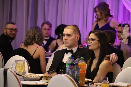 Chełm. Studniówka Zespołu Szkół Ekonomicznych i Mundurowych [GALERIA ZDJĘĆ]