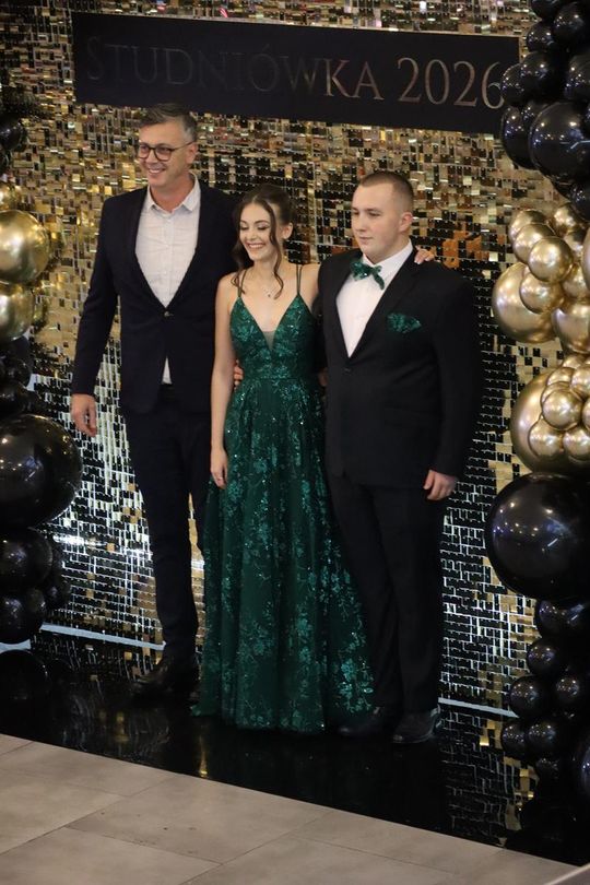 Chełm. Studniówka Zespołu Szkół Ekonomicznych i Mundurowych [GALERIA ZDJĘĆ]