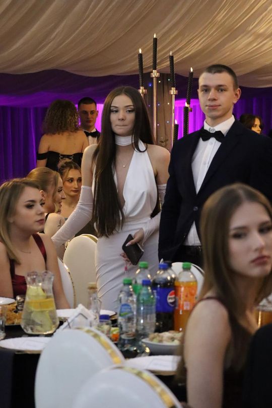 Chełm. Studniówka Zespołu Szkół Ekonomicznych i Mundurowych [GALERIA ZDJĘĆ]