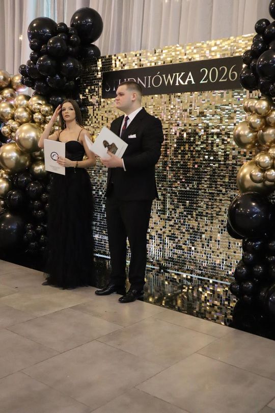 Chełm. Studniówka Zespołu Szkół Ekonomicznych i Mundurowych [GALERIA ZDJĘĆ]