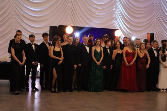 Chełm. Studniówka Zespołu Szkół Ekonomicznych i Mundurowych [GALERIA ZDJĘĆ]