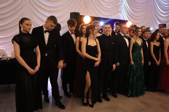 Chełm. Studniówka Zespołu Szkół Ekonomicznych i Mundurowych [GALERIA ZDJĘĆ]