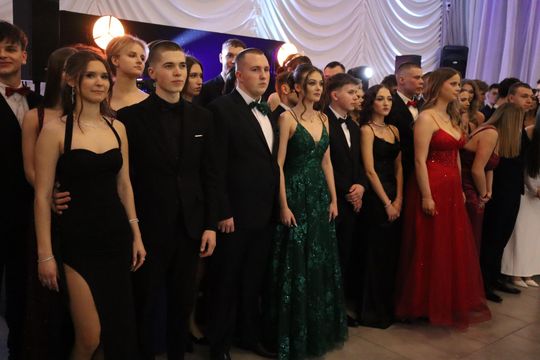 Chełm. Studniówka Zespołu Szkół Ekonomicznych i Mundurowych [GALERIA ZDJĘĆ]