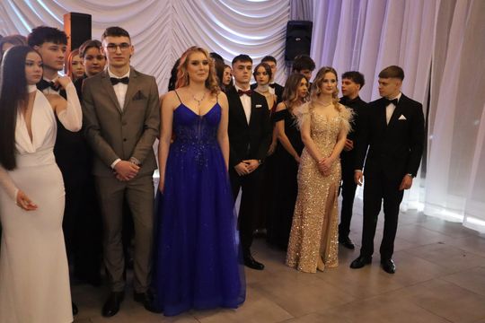 Chełm. Studniówka Zespołu Szkół Ekonomicznych i Mundurowych [GALERIA ZDJĘĆ]