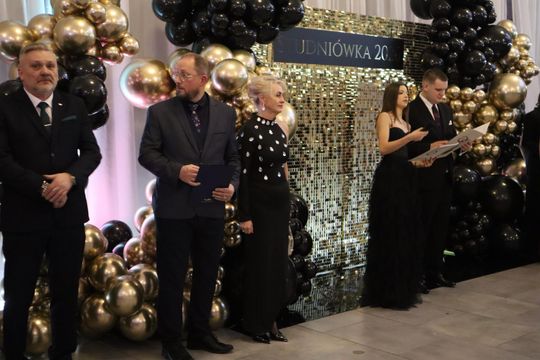 Chełm. Studniówka Zespołu Szkół Ekonomicznych i Mundurowych [GALERIA ZDJĘĆ]