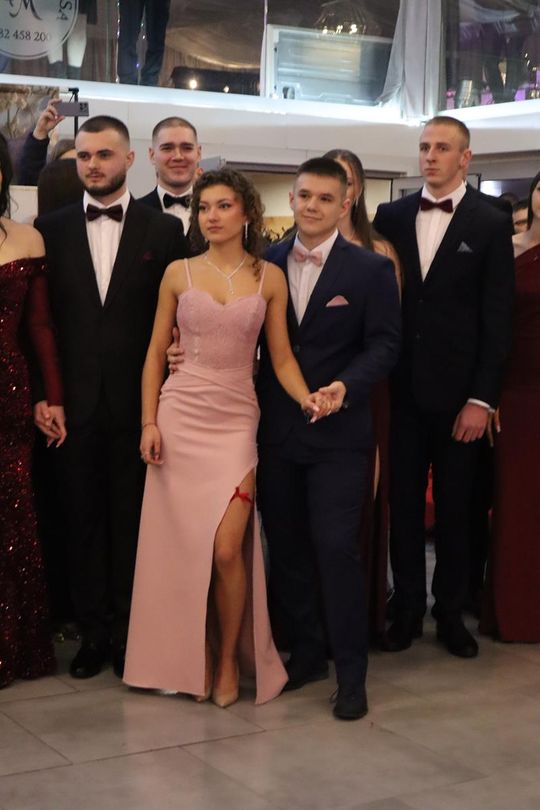 Chełm. Studniówka Zespołu Szkół Ekonomicznych i Mundurowych [GALERIA ZDJĘĆ]