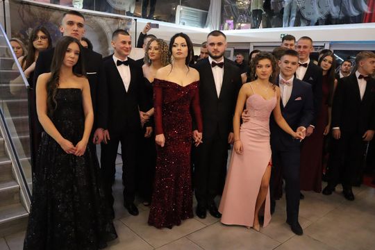 Chełm. Studniówka Zespołu Szkół Ekonomicznych i Mundurowych [GALERIA ZDJĘĆ]