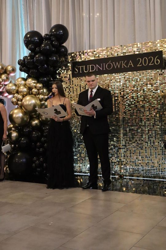 Chełm. Studniówka Zespołu Szkół Ekonomicznych i Mundurowych [GALERIA ZDJĘĆ]