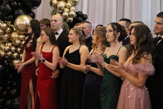 Chełm. Studniówka Zespołu Szkół Ekonomicznych i Mundurowych [GALERIA ZDJĘĆ]