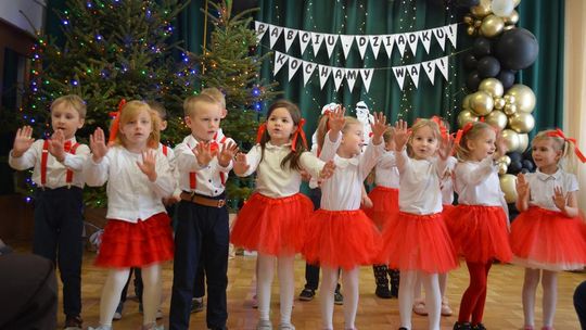 Dzień Babci i Dziadka w Centrum Społeczno-Kulturalnym w Gorzkowie [GALERIA ZDJĘĆ]