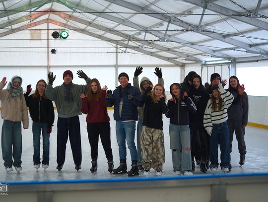 Młodzieżowa integracja na lodzie w Krasnymstawie [GALERIA ZDJĘĆ]