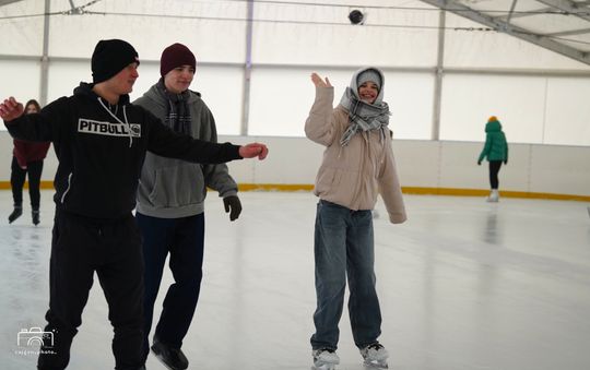 Młodzieżowa integracja na lodzie w Krasnymstawie [GALERIA ZDJĘĆ] 