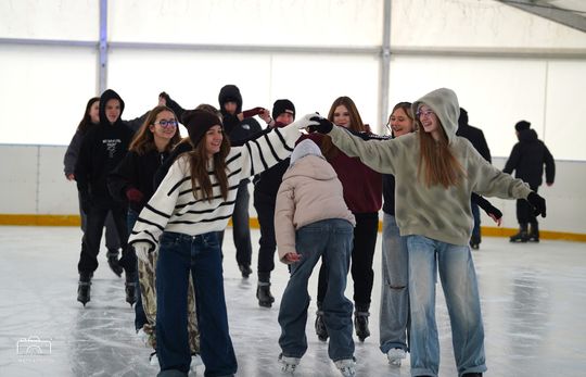 Młodzieżowa integracja na lodzie w Krasnymstawie [GALERIA ZDJĘĆ] 