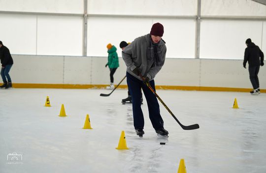 Młodzieżowa integracja na lodzie w Krasnymstawie [GALERIA ZDJĘĆ] 