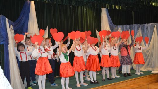 Występ sześciolatków z Przedszkola Miejskiego nr 2 w Chełmie w DPS Nowiny [ZDJĘCIA]