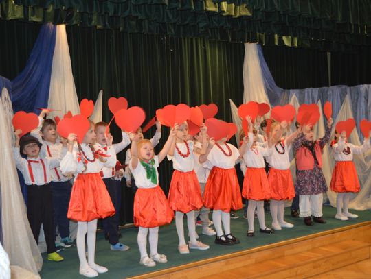 Występ sześciolatków z Przedszkola Miejskiego nr 2 w Chełmie w DPS Nowiny [ZDJĘCIA]
