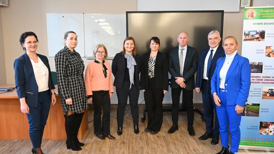 Pow. krasnostawski. Wizyta wiceminister edukacji w ZS Nr 2 im. B. Głowackiego [GALERIA ZDJĘĆ]